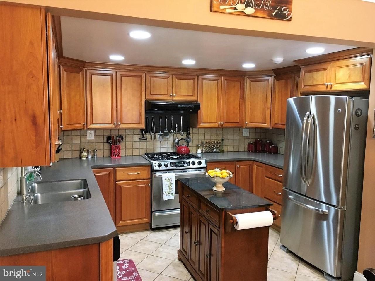 1127 Thackary Ct - Photo 3 of 33