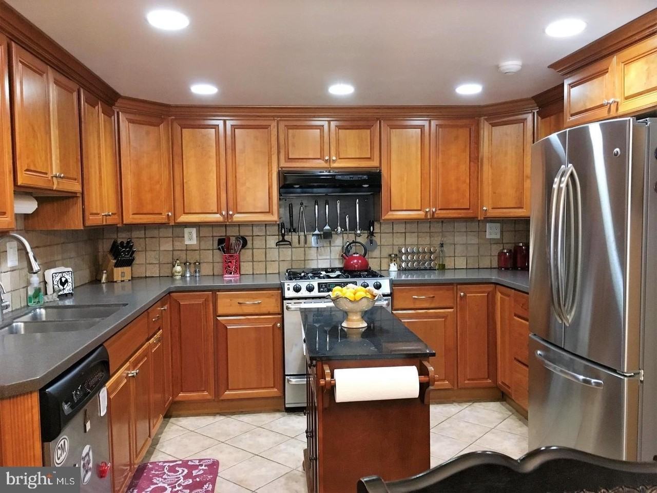 1127 Thackary Ct - Photo 5 of 33
