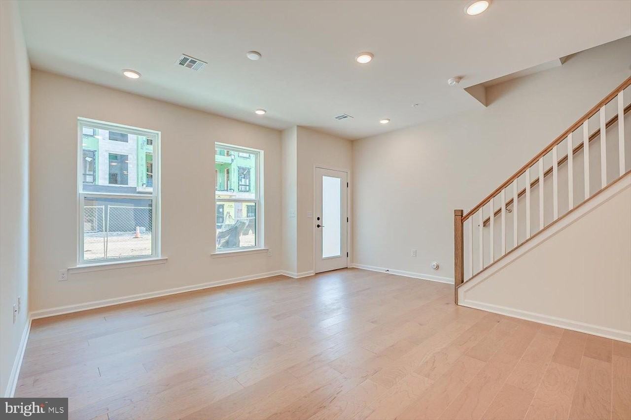 323 Sadie Cir - Photo 7 of 29