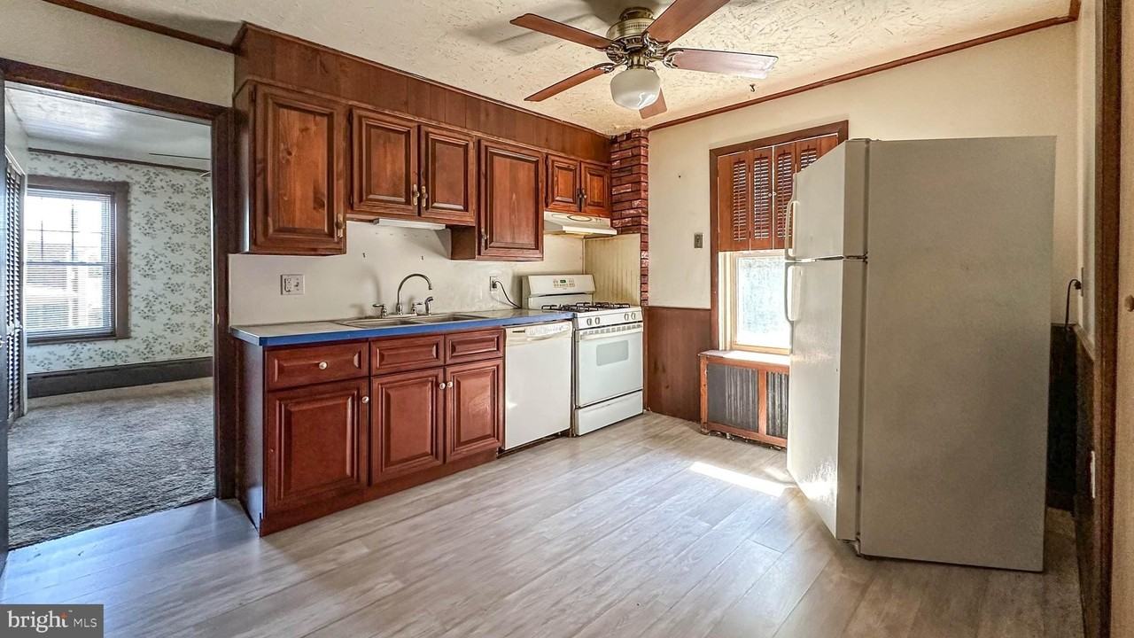 232 Carroll St #2ndFL - Photo 3 of 13