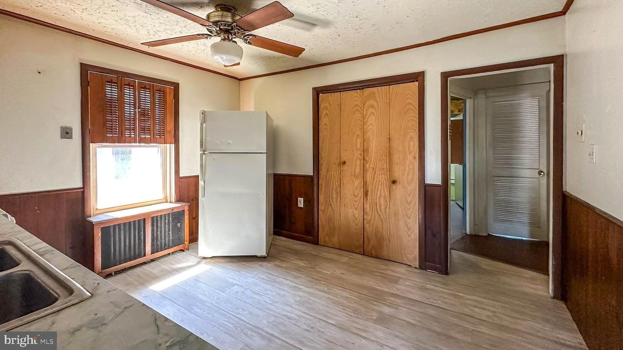 232 Carroll St #2ndFL - Photo 4 of 13