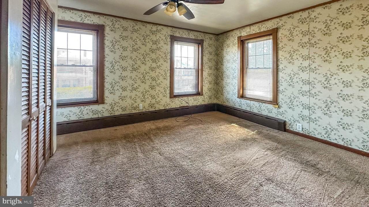 232 Carroll St #2ndFL - Photo 5 of 13