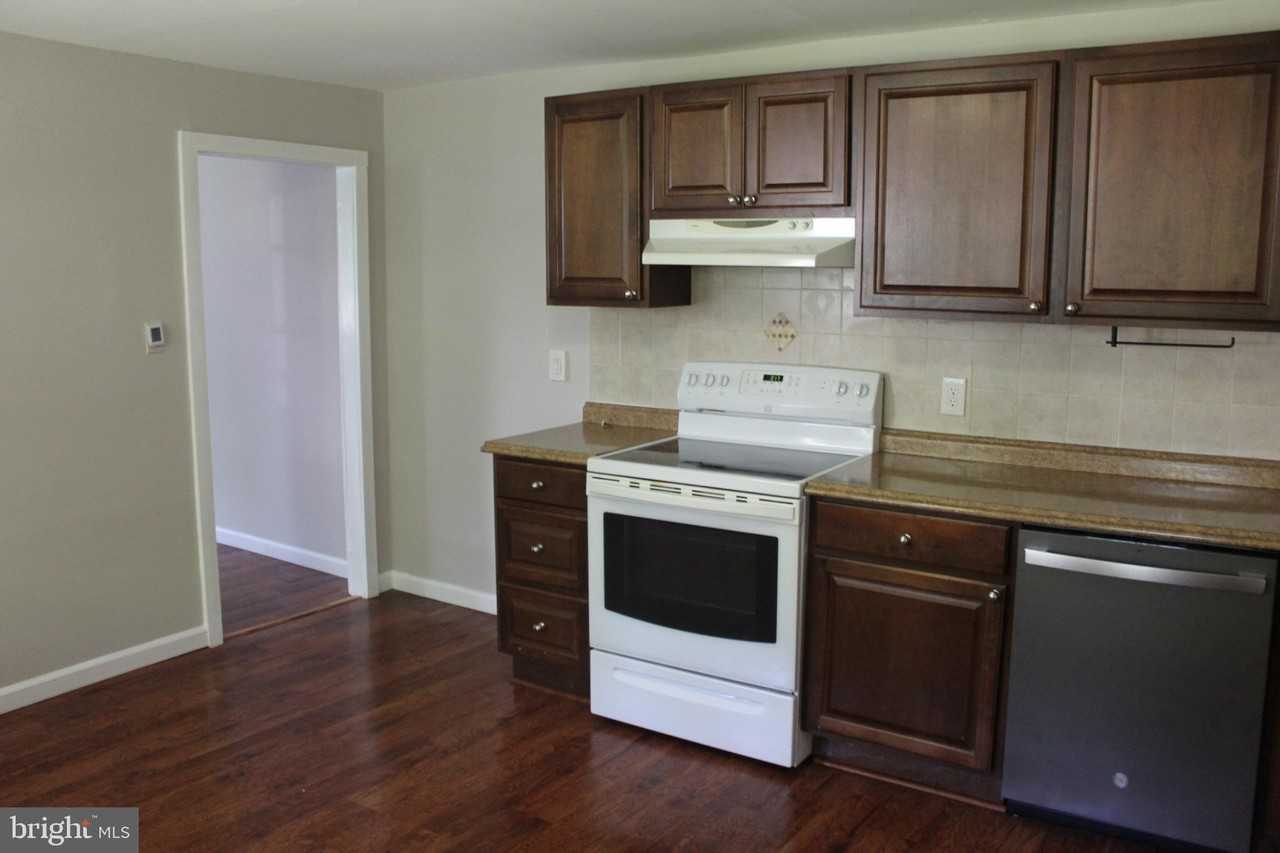 147 S Main St - Photo 4 of 24