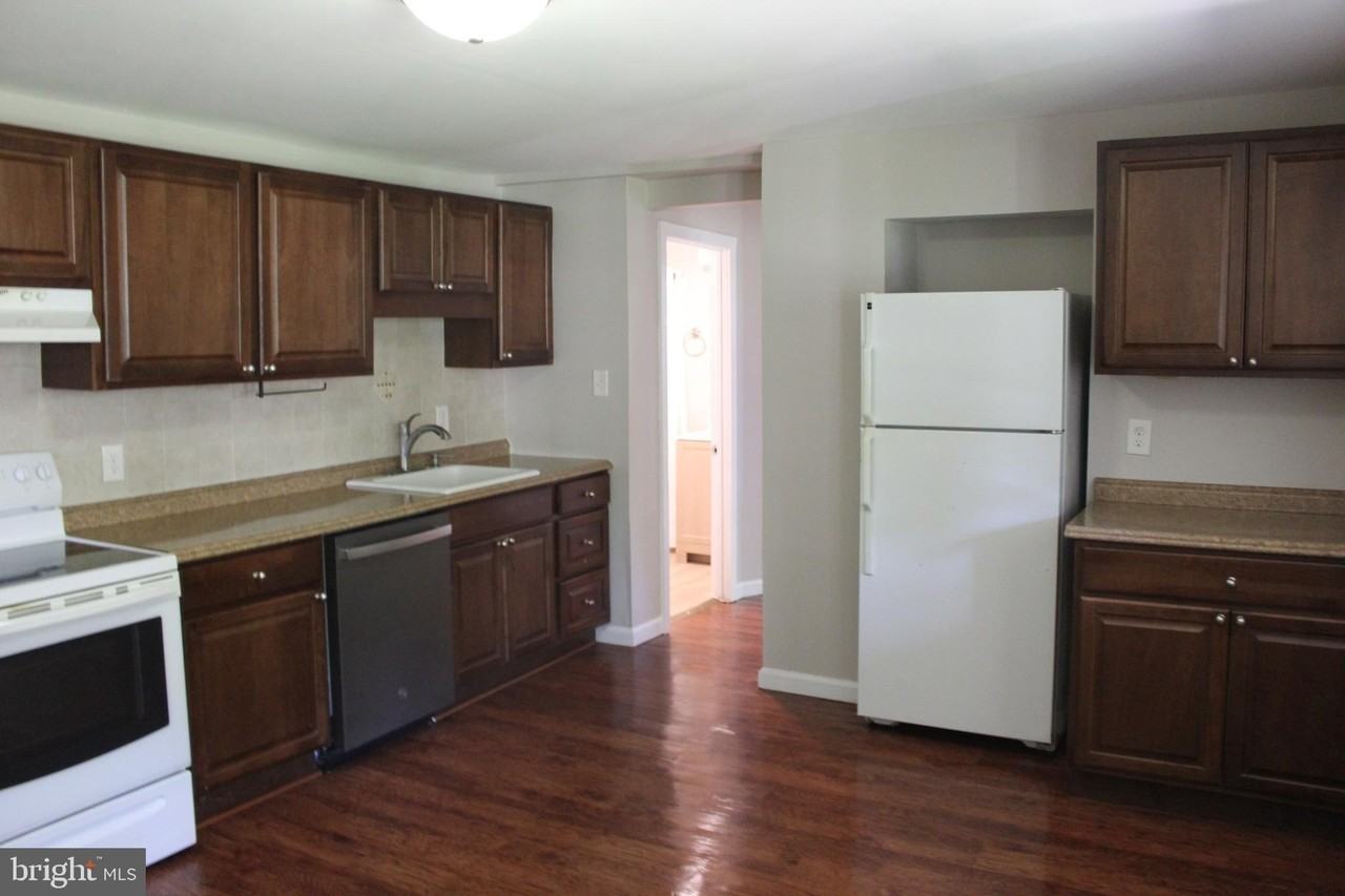 147 S Main St - Photo 5 of 24