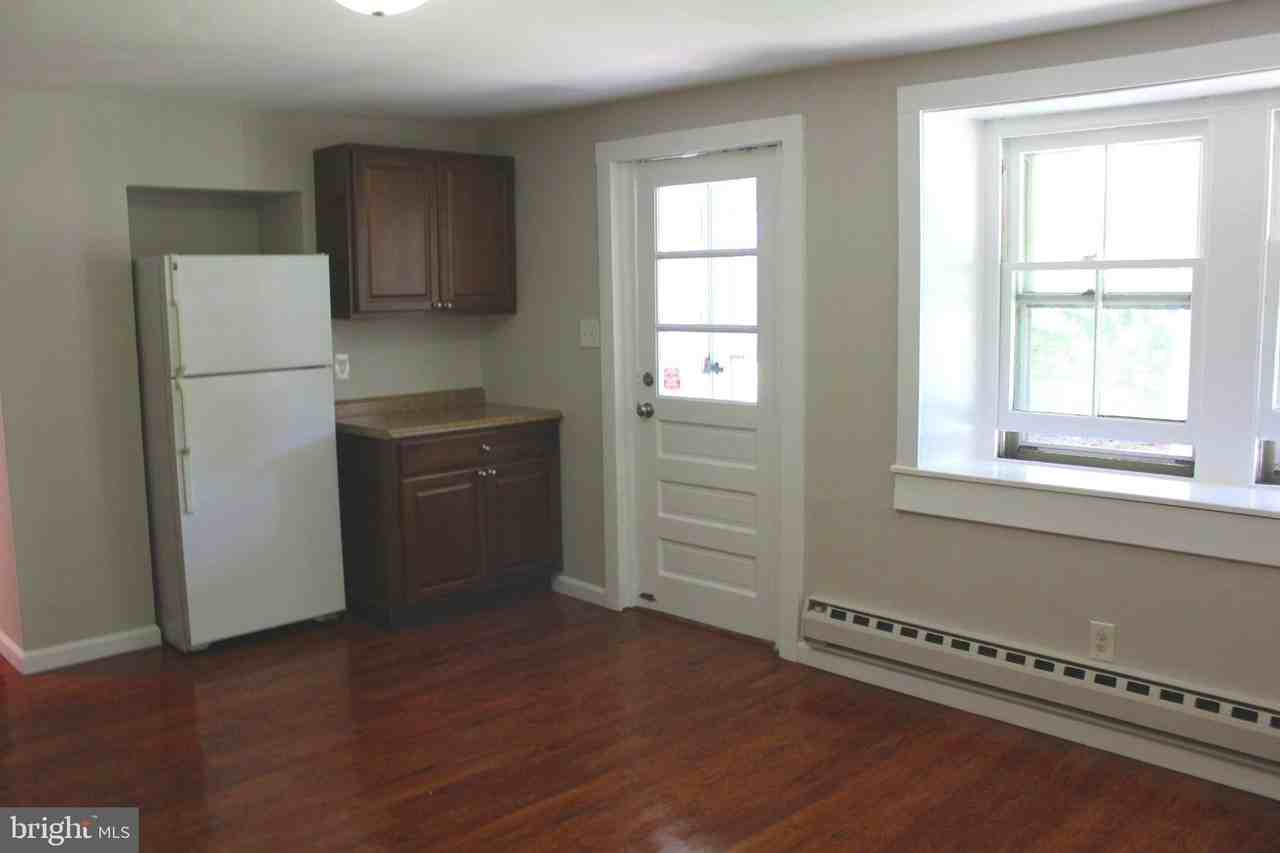 147 S Main St - Photo 6 of 24