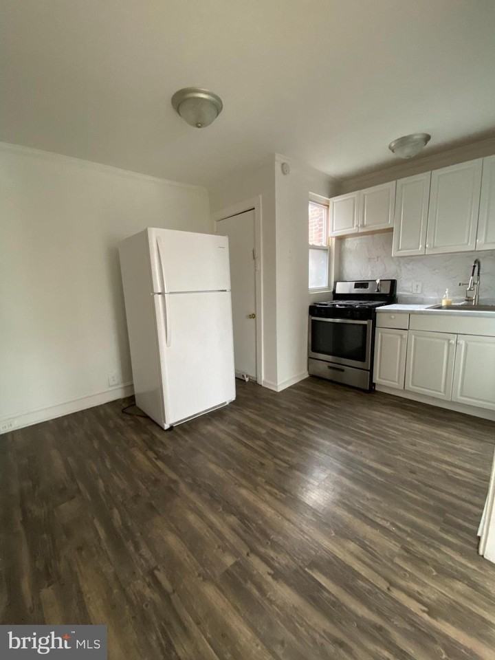 217 Sansom St - Photo 2 of 13