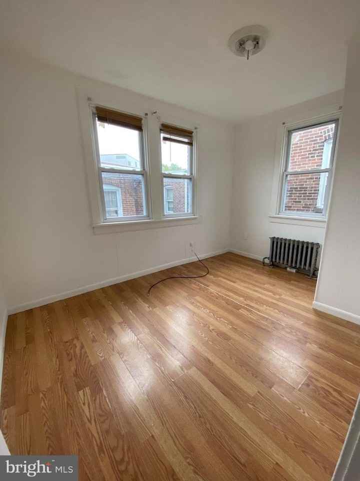 217 Sansom St - Photo 7 of 13