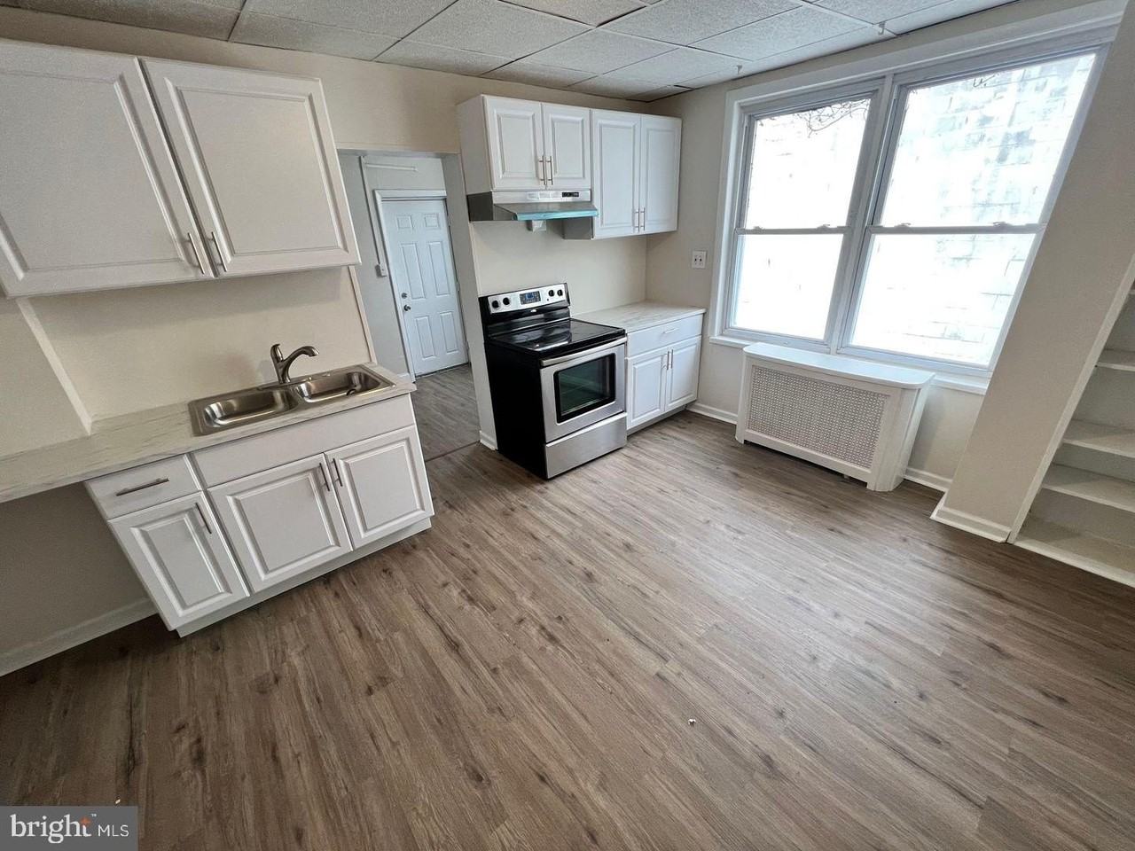 304 S 3rd St - Photo 5 of 15