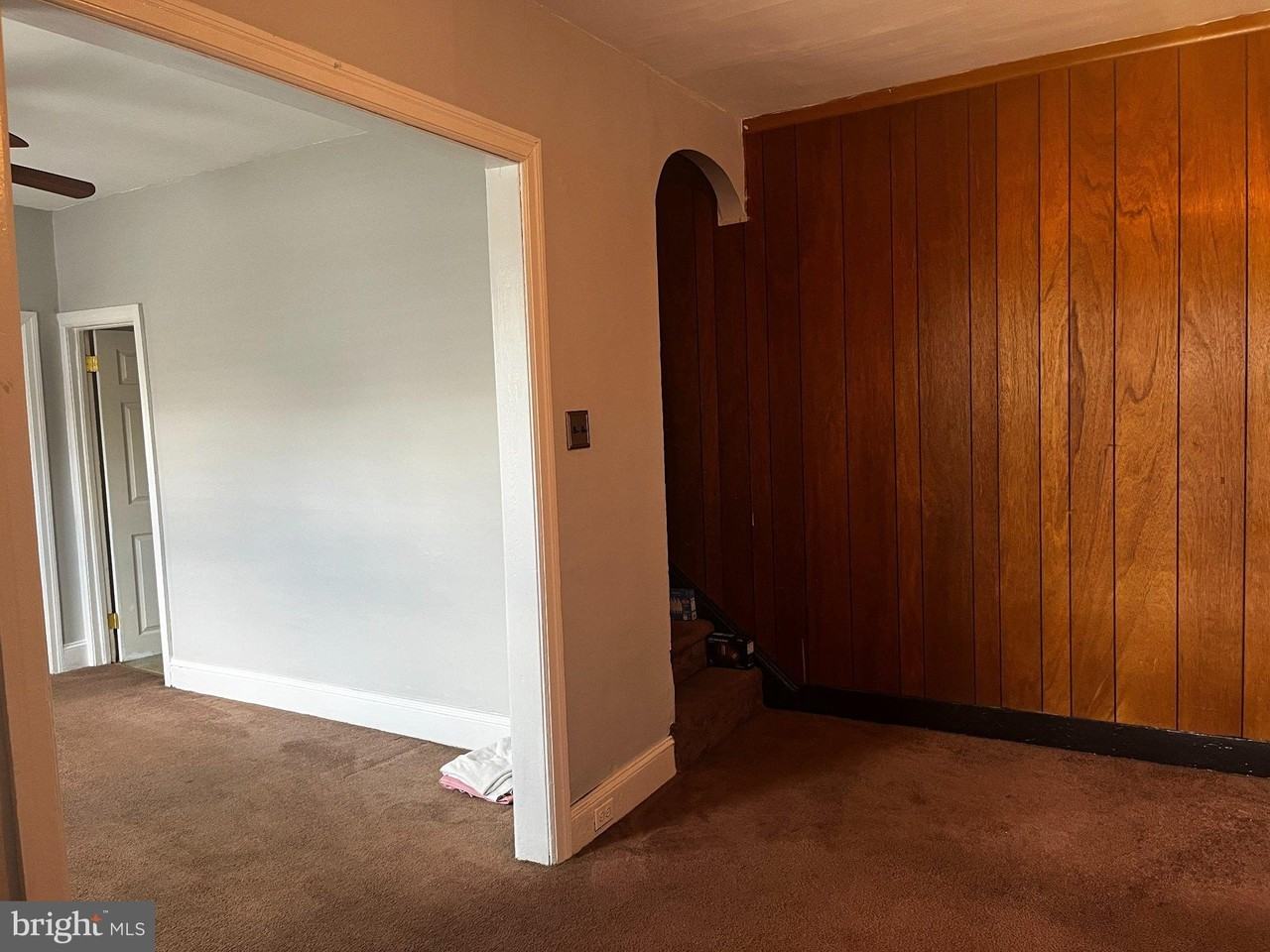259 Iona Ave - Photo 2 of 8