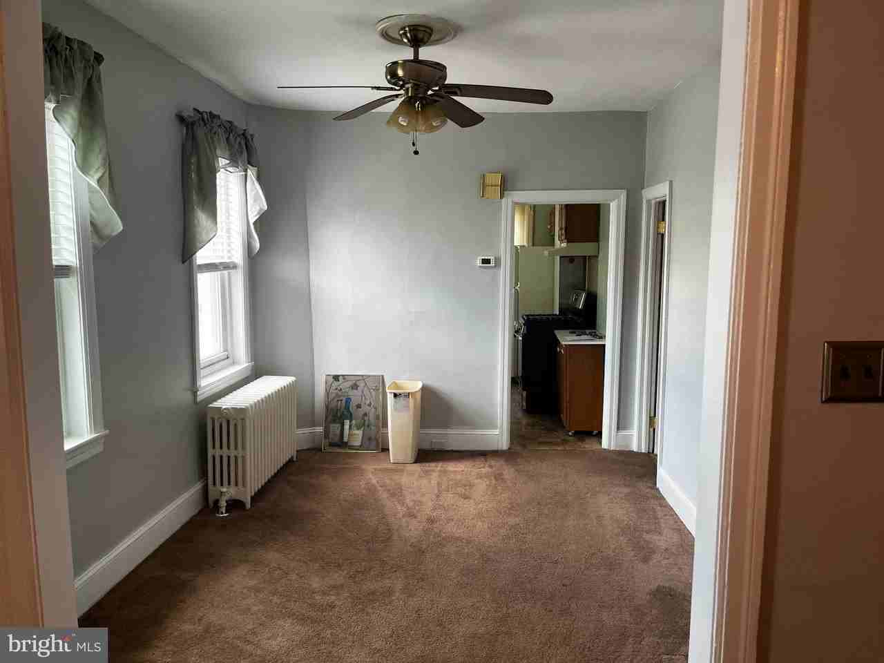 259 Iona Ave - Photo 3 of 8