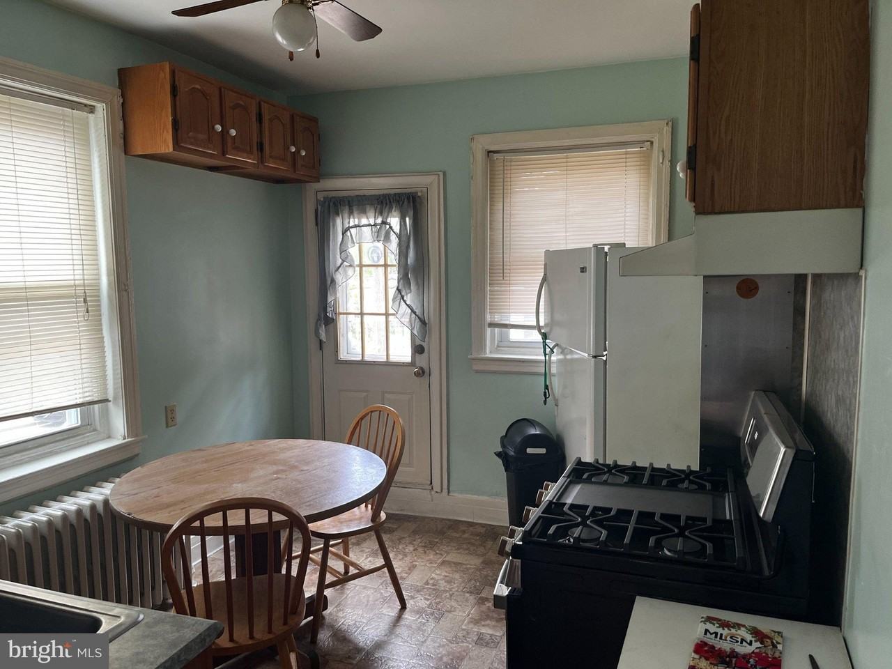 259 Iona Ave - Photo 4 of 8