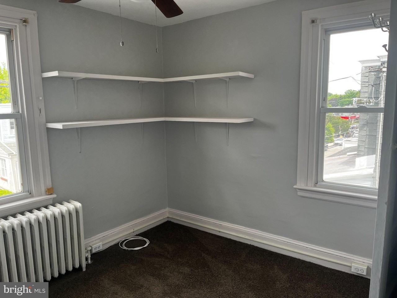 259 Iona Ave - Photo 5 of 8