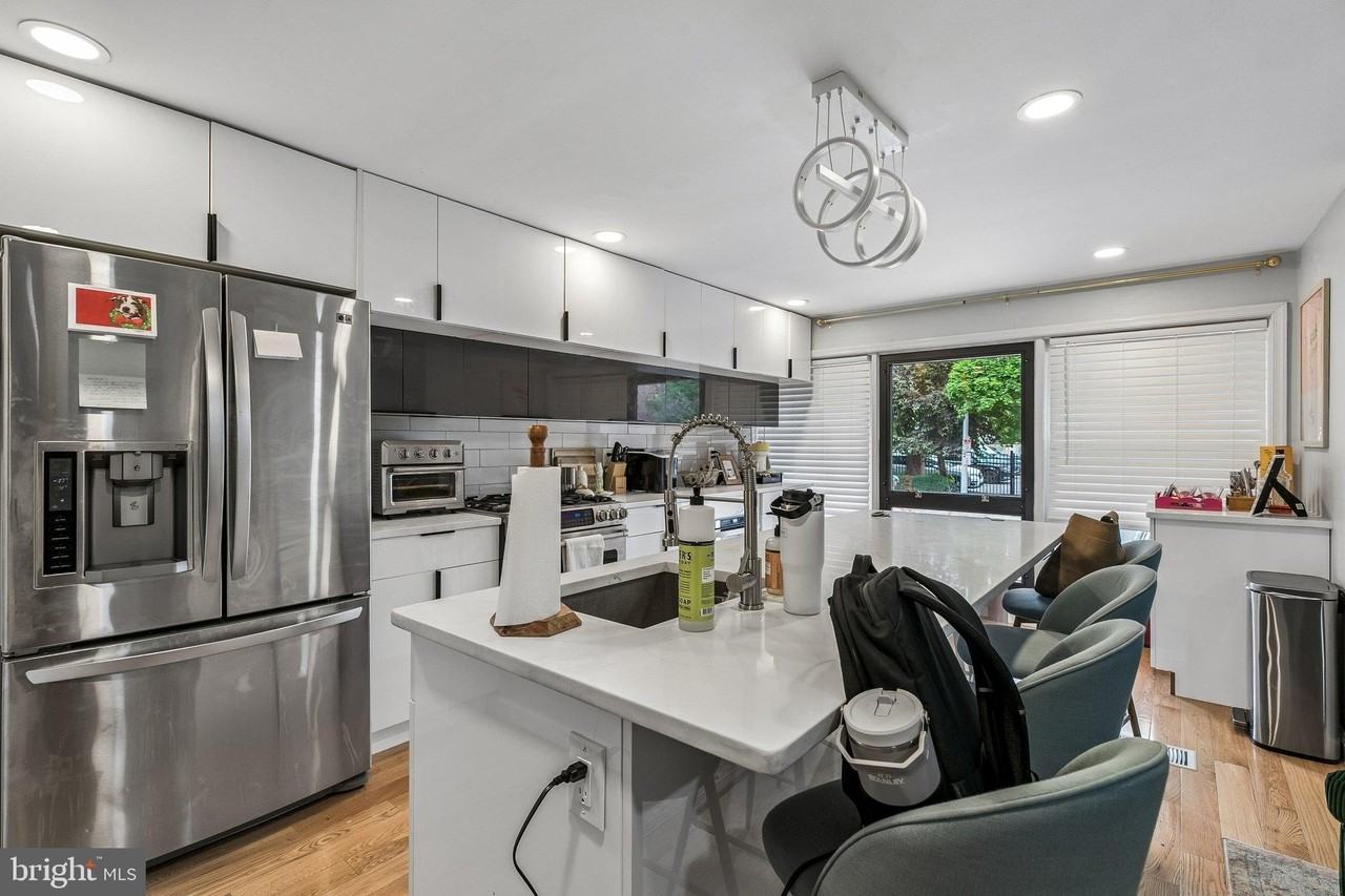 1130 Lombard St - Photo 7 of 45