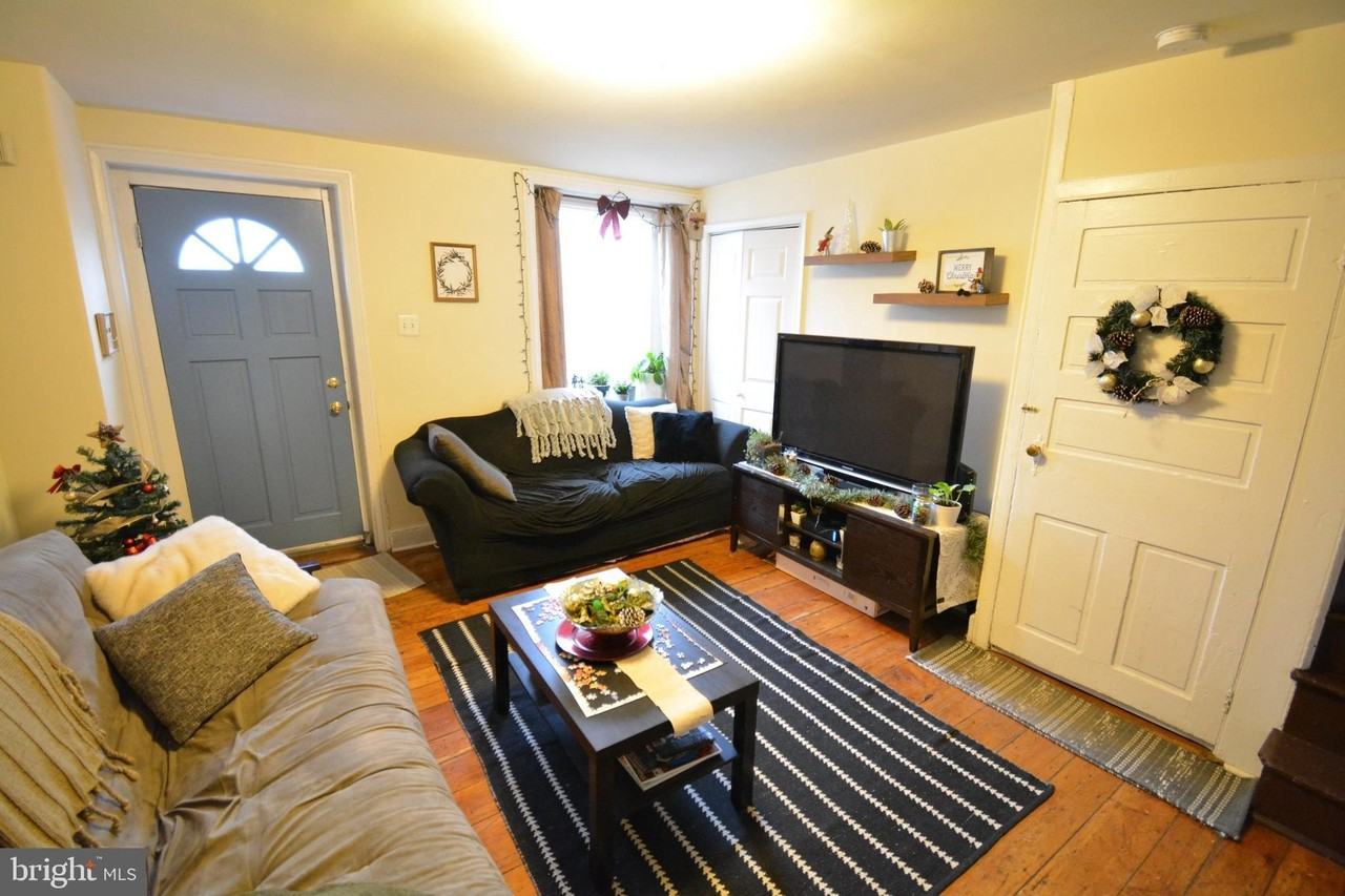 4531 Saint Davids St - Photo 2 of 17