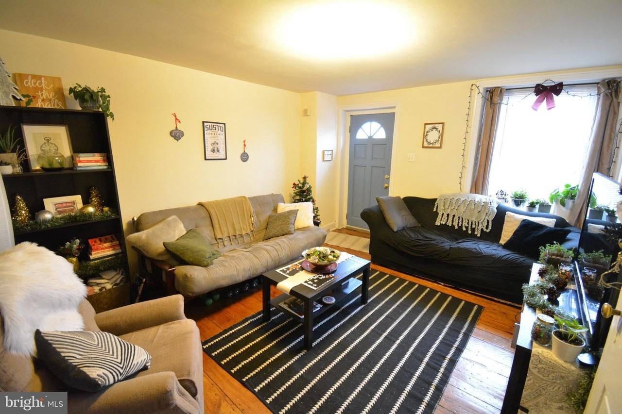 4531 Saint Davids St - Photo 3 of 17