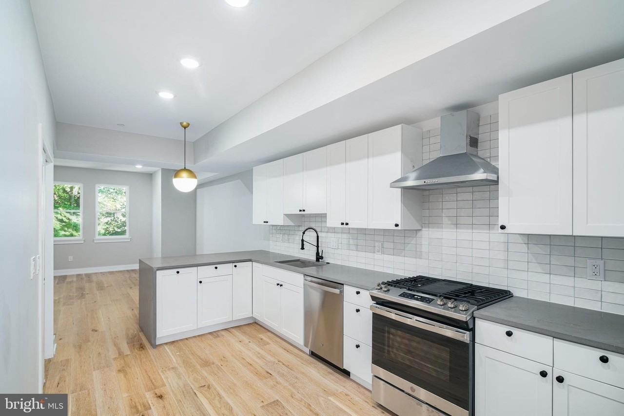 2709 W Jefferson St #B - Photo 2 of 18