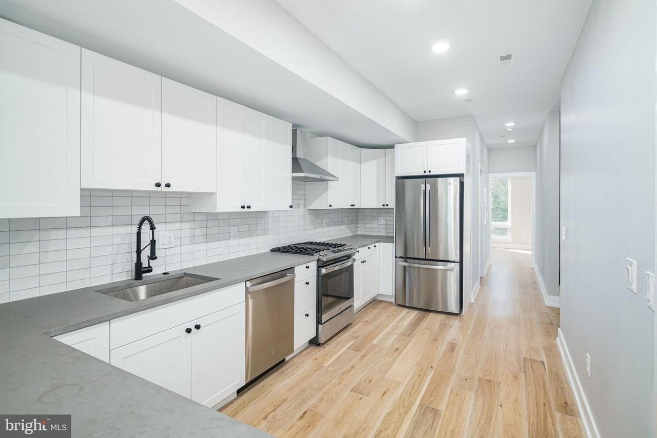 2709 W Jefferson St #B - Photo 3 of 18