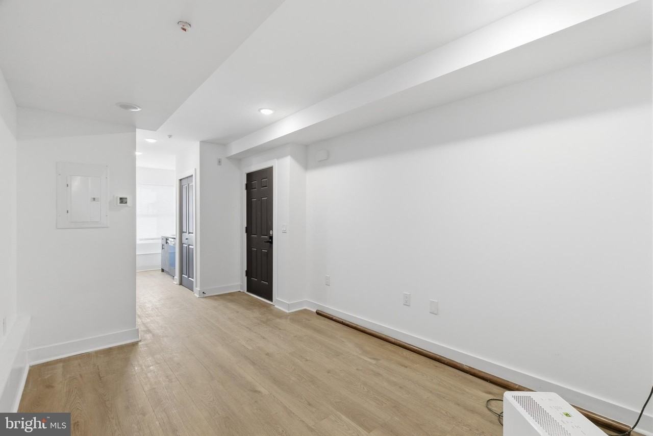 630 W Cumberland St #1 - Photo 6 of 17