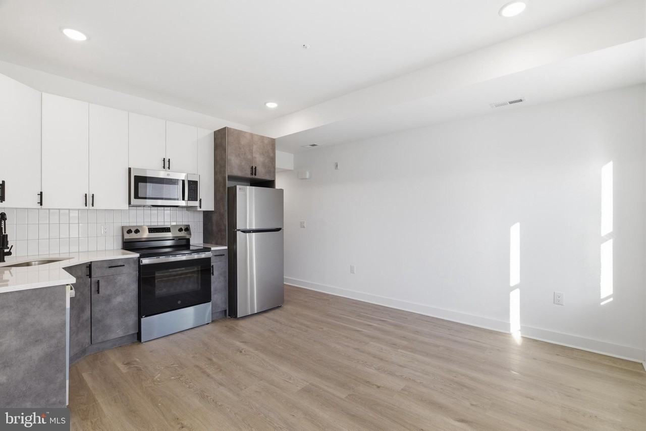 630 W Cumberland St #2 - Photo 2 of 12