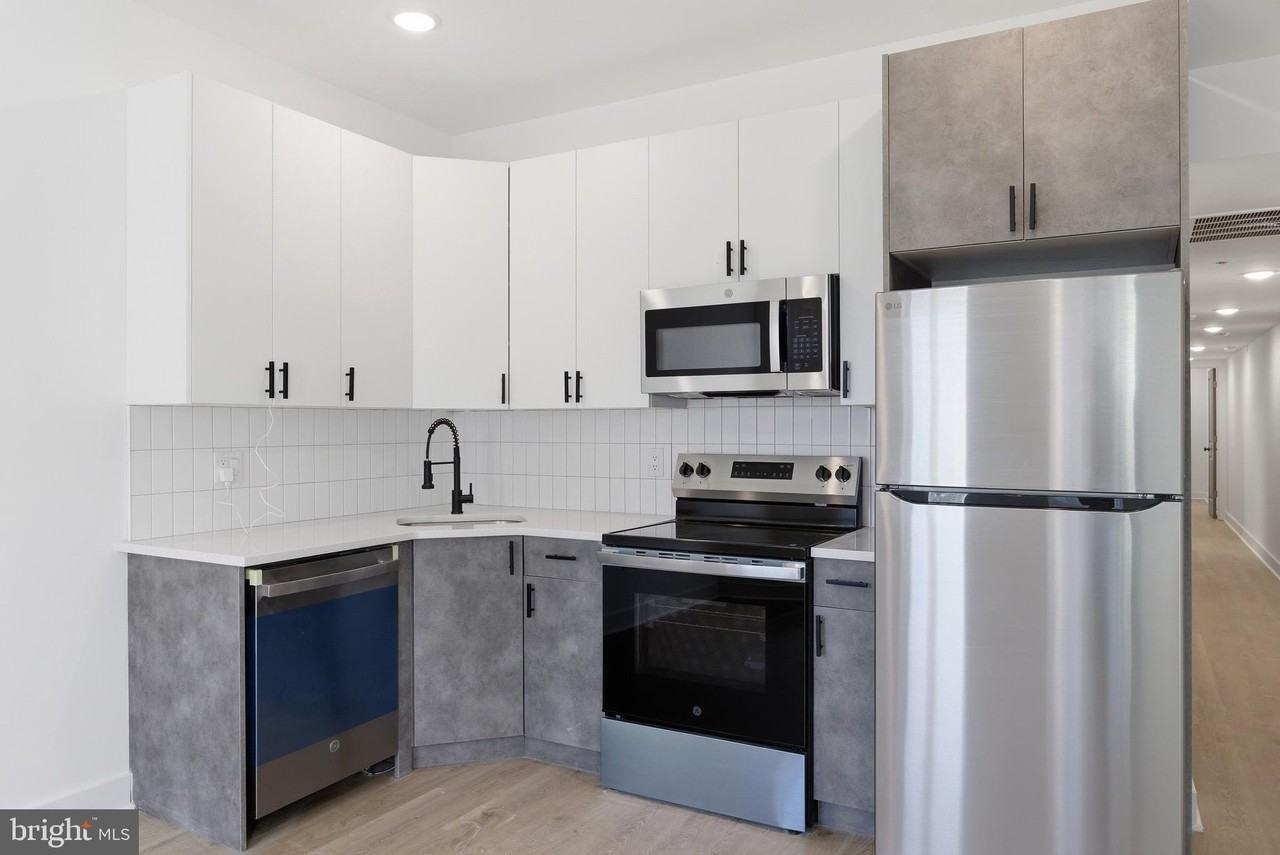 630 W Cumberland St #2 - Photo 3 of 12