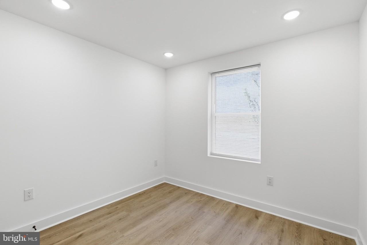 630 W Cumberland St #2 - Photo 4 of 12