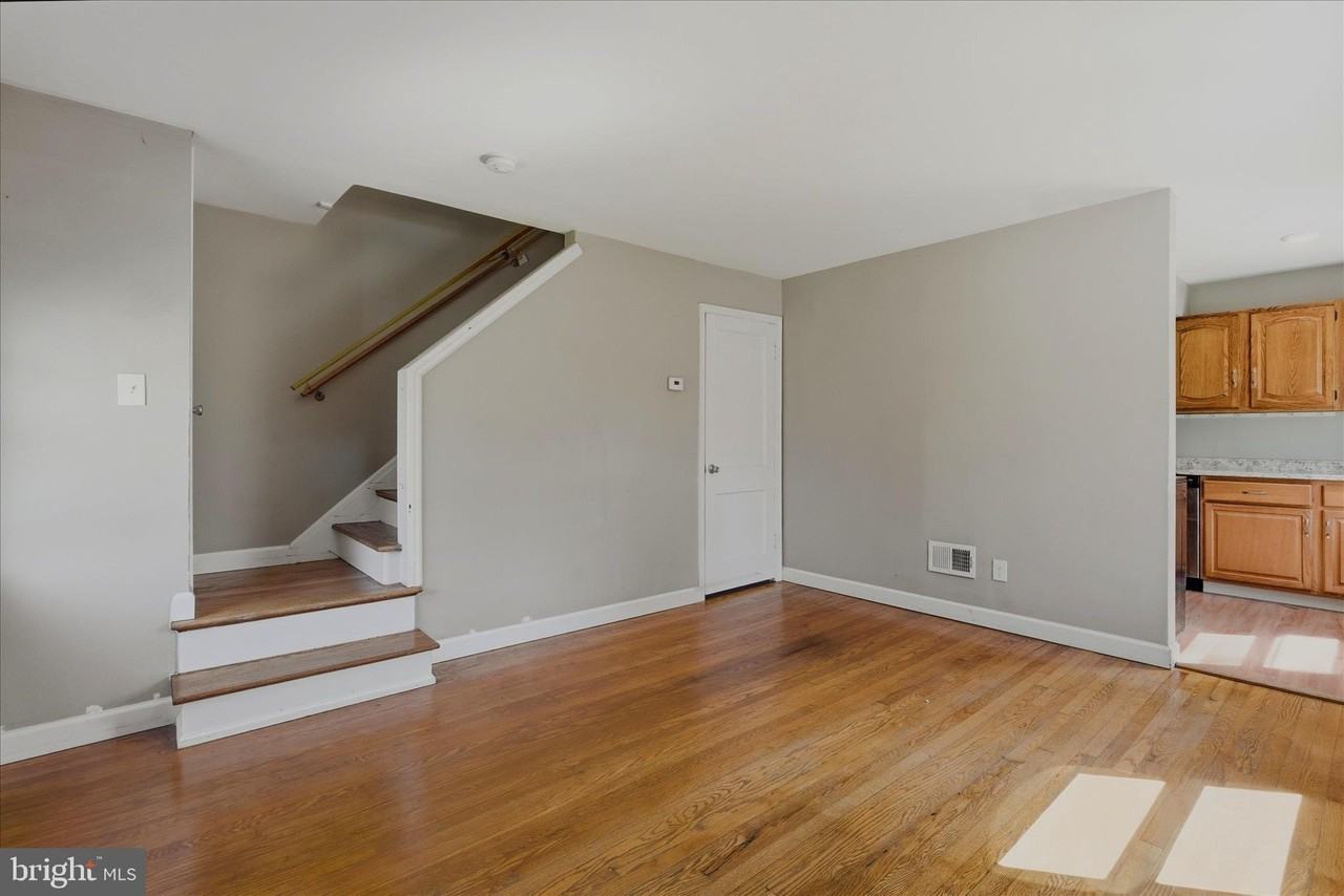 1048 S Edison St - Photo 6 of 32