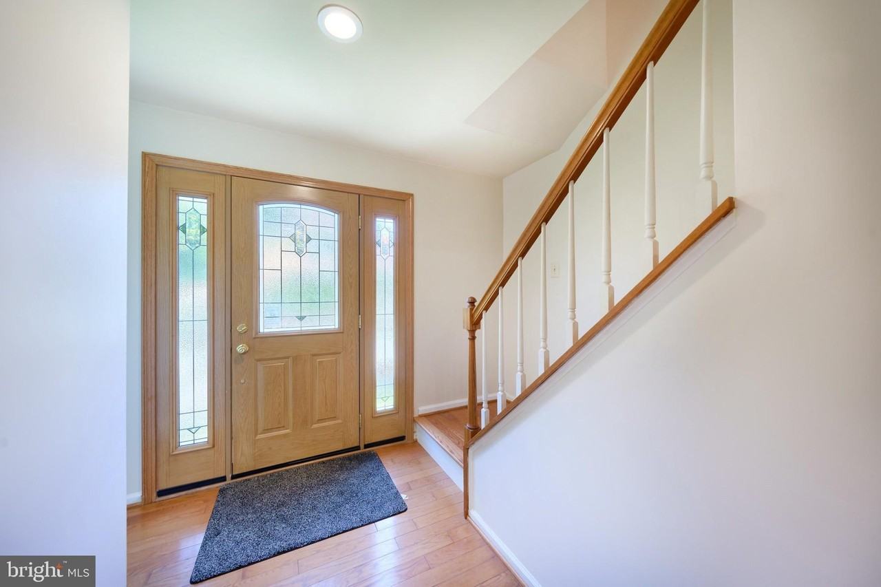 8508 Silverdale Rd - Photo 5 of 50