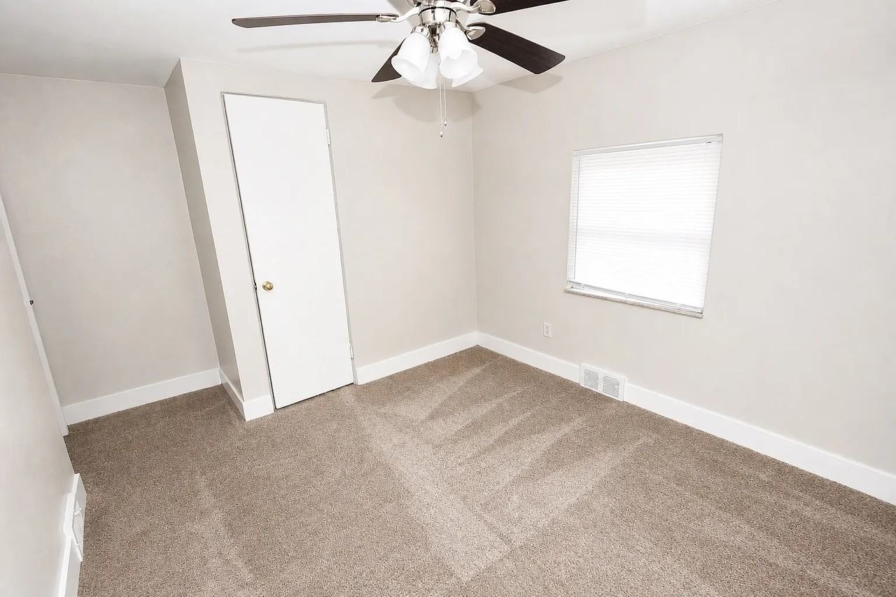 921 Sleepy Hollow Rd #921 - Photo 5 of 9