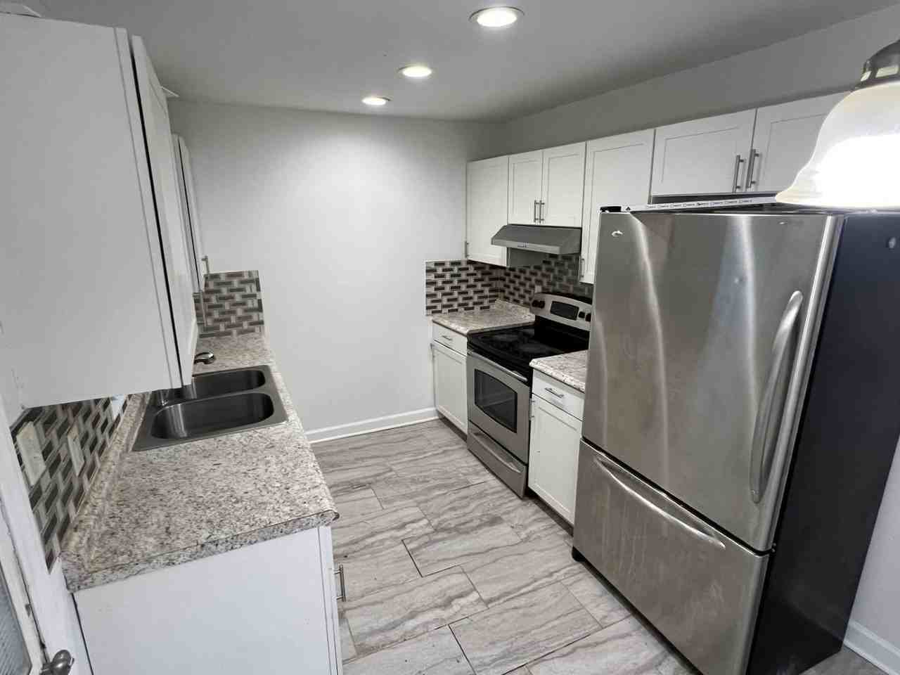222 Weston Rd - Photo 4 of 27