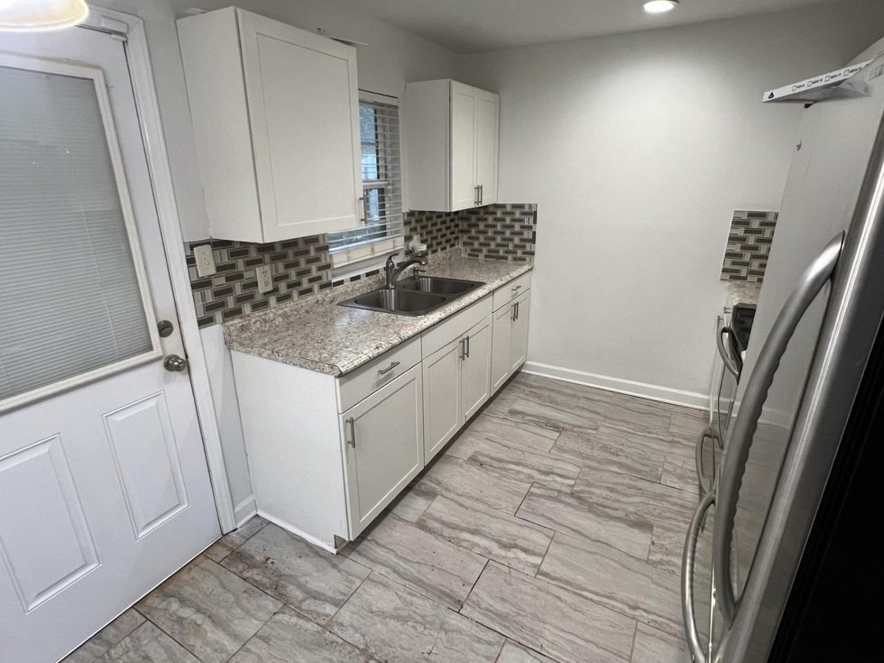 222 Weston Rd - Photo 6 of 27