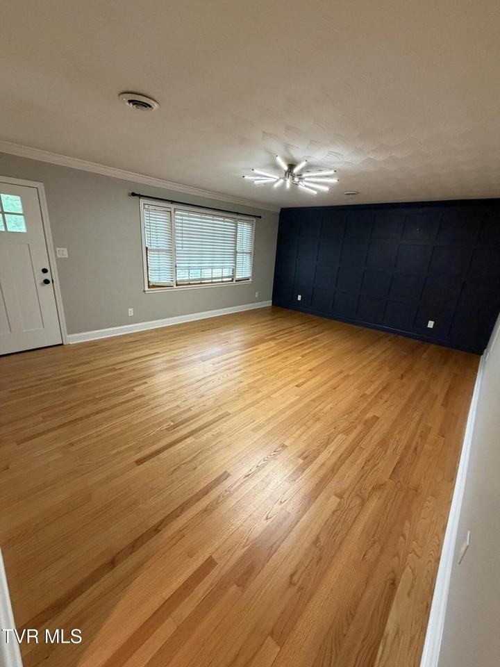 2510 Catherine St - Photo 4 of 16