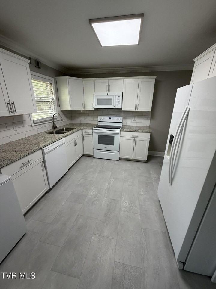 2510 Catherine St - Photo 5 of 16