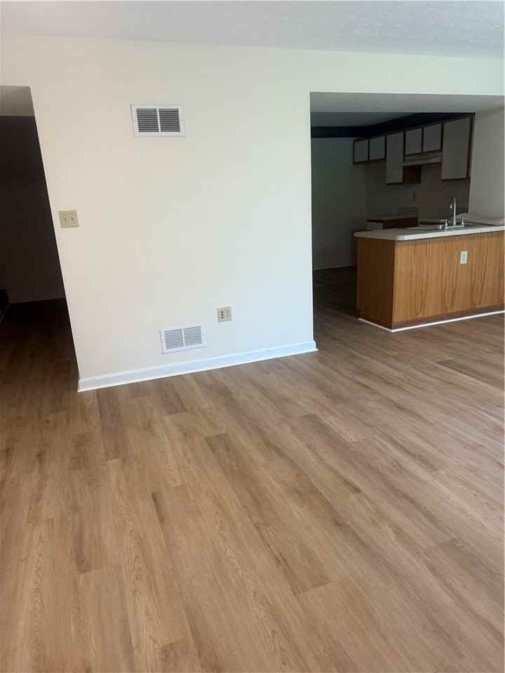 862 Sunset Cir - Photo 4 of 9