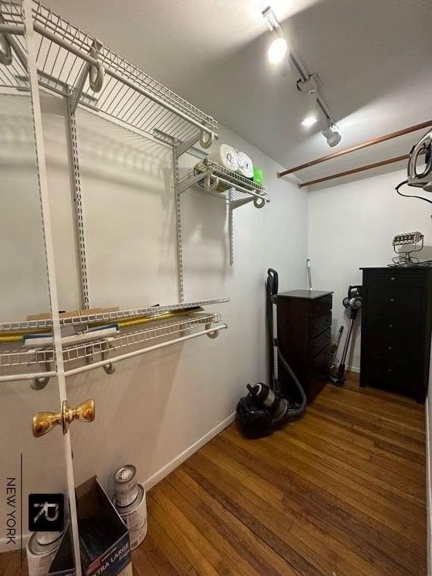 521 W 47th St #1A - Photo 7 of 7