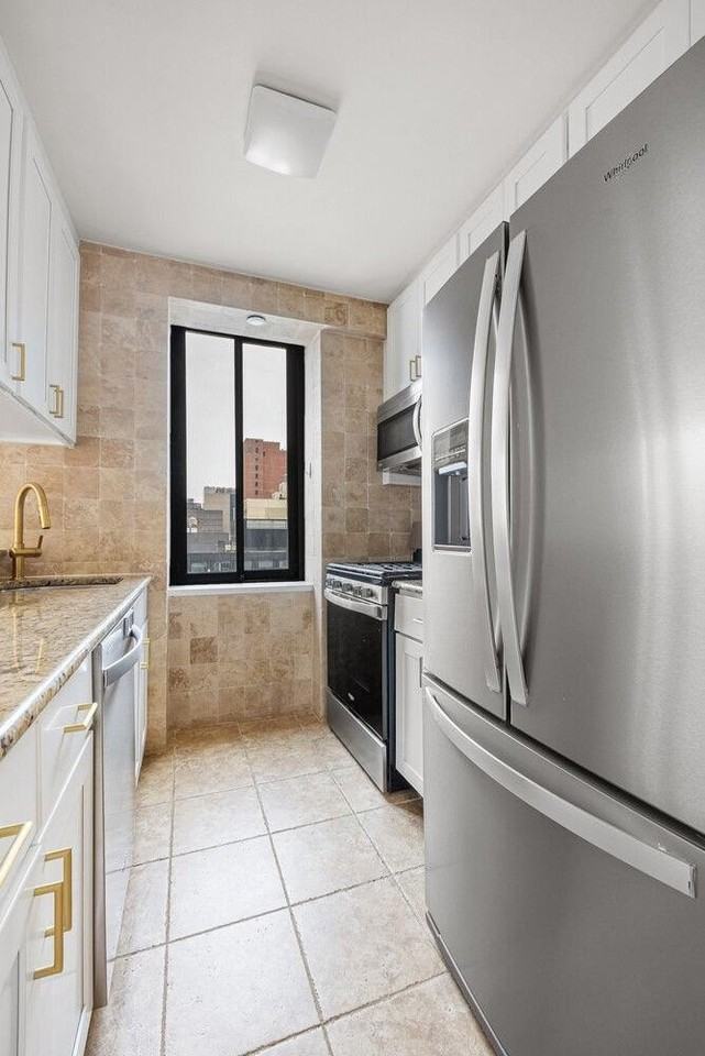 300 E 62nd St #804 - Photo 4 of 10
