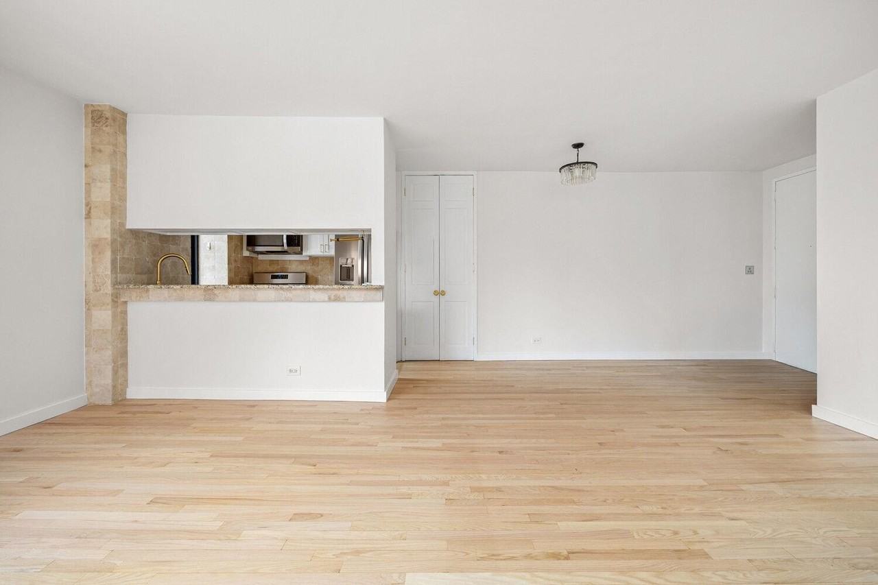 300 E 62nd St #804 - Photo 6 of 10