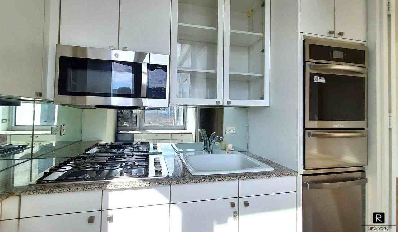 200 E 32nd St #9A - Photo 7 of 20