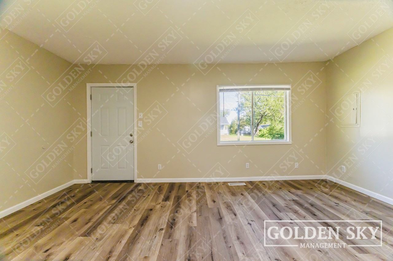 1620 E Hines St #1 - Photo 3 of 10