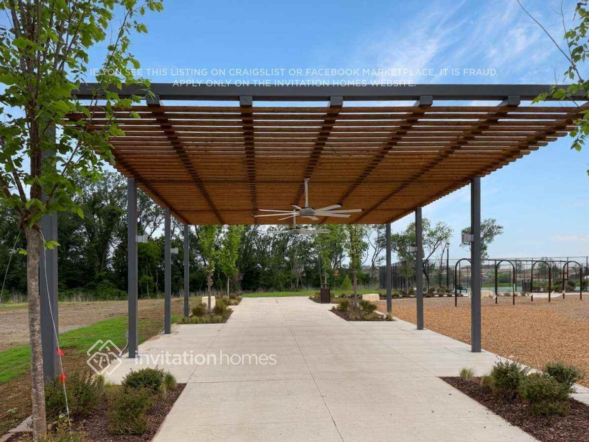 2730 Bronte Blvd - Photo 2 of 8