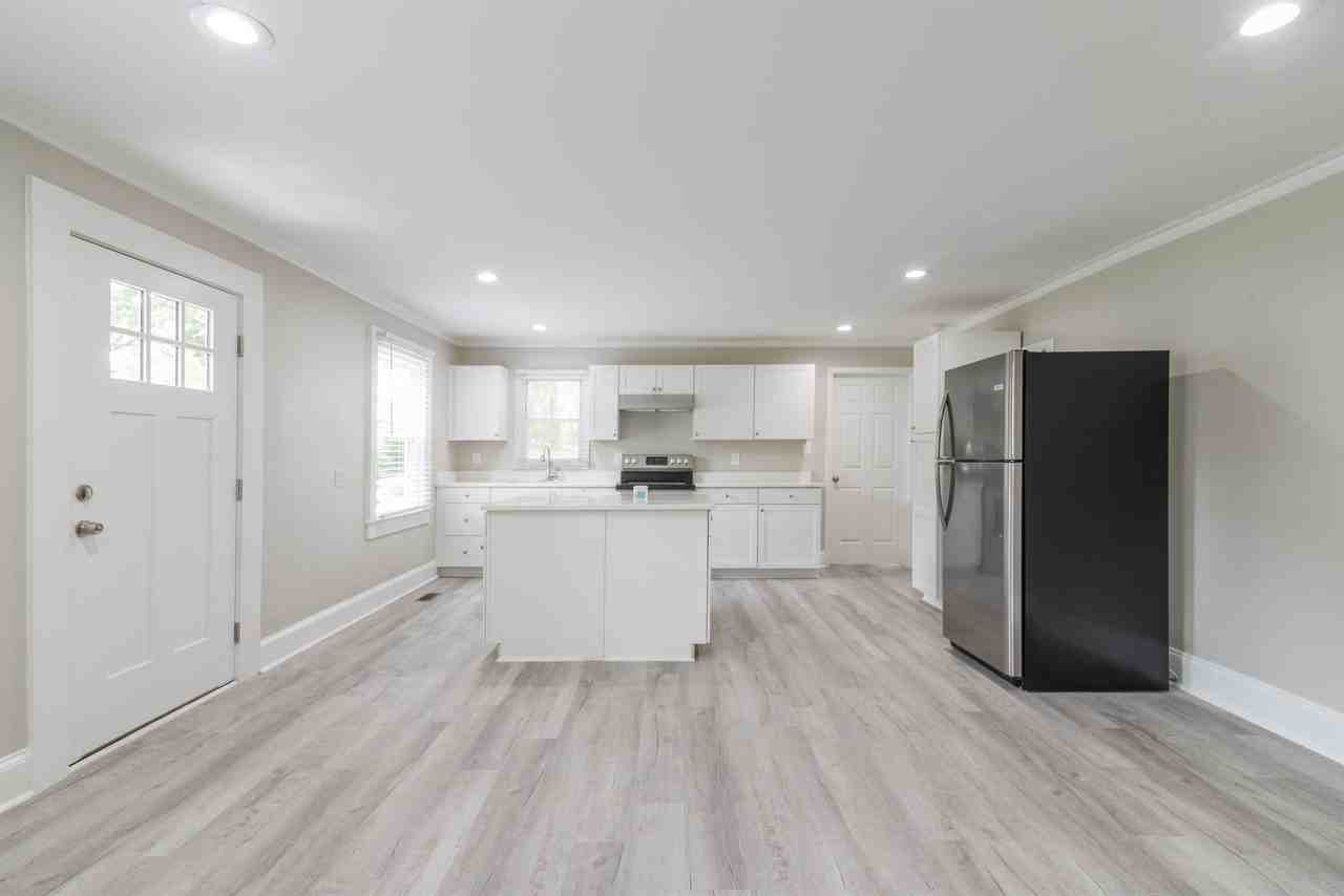 2336 Barry St #A - Photo 2 of 15