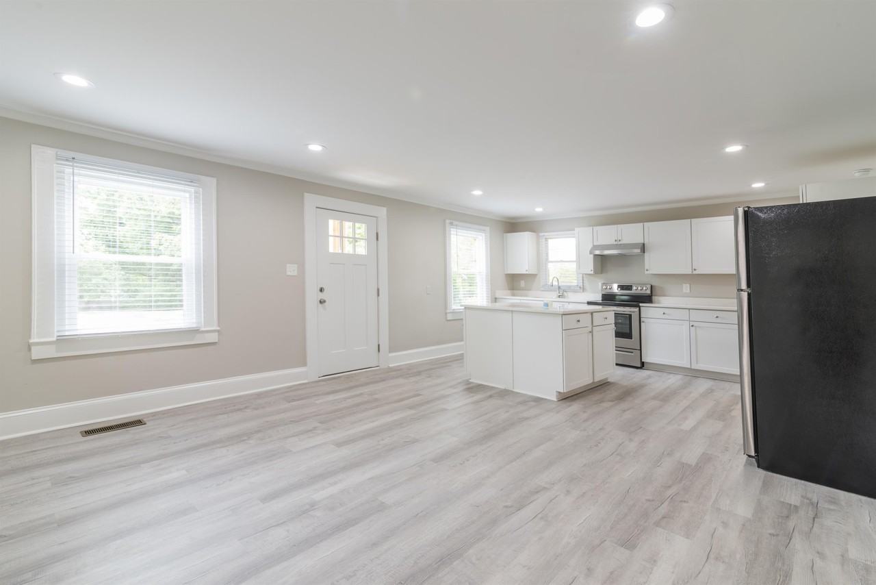 2336 Barry St #A - Photo 6 of 15