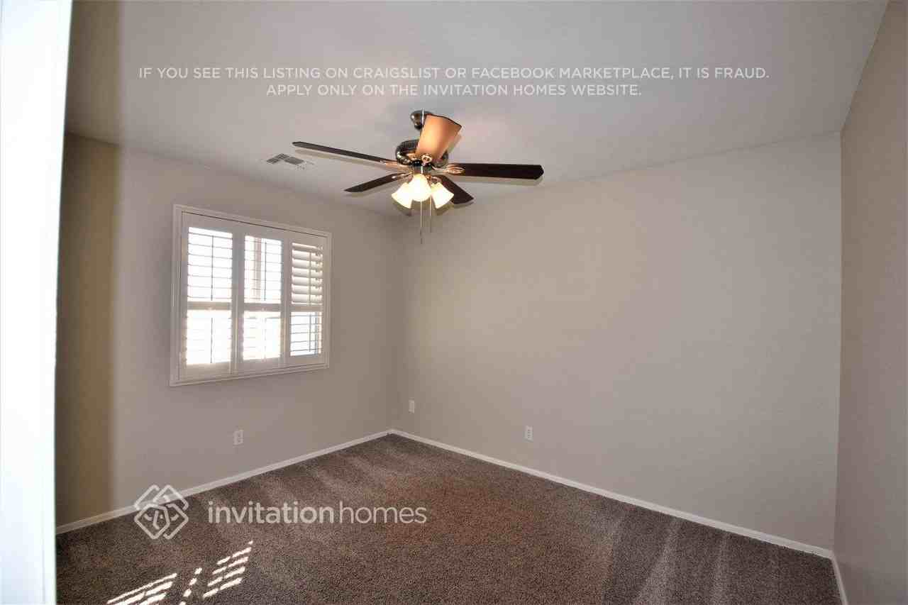 17236 W Marshall Ln - Photo 5 of 13