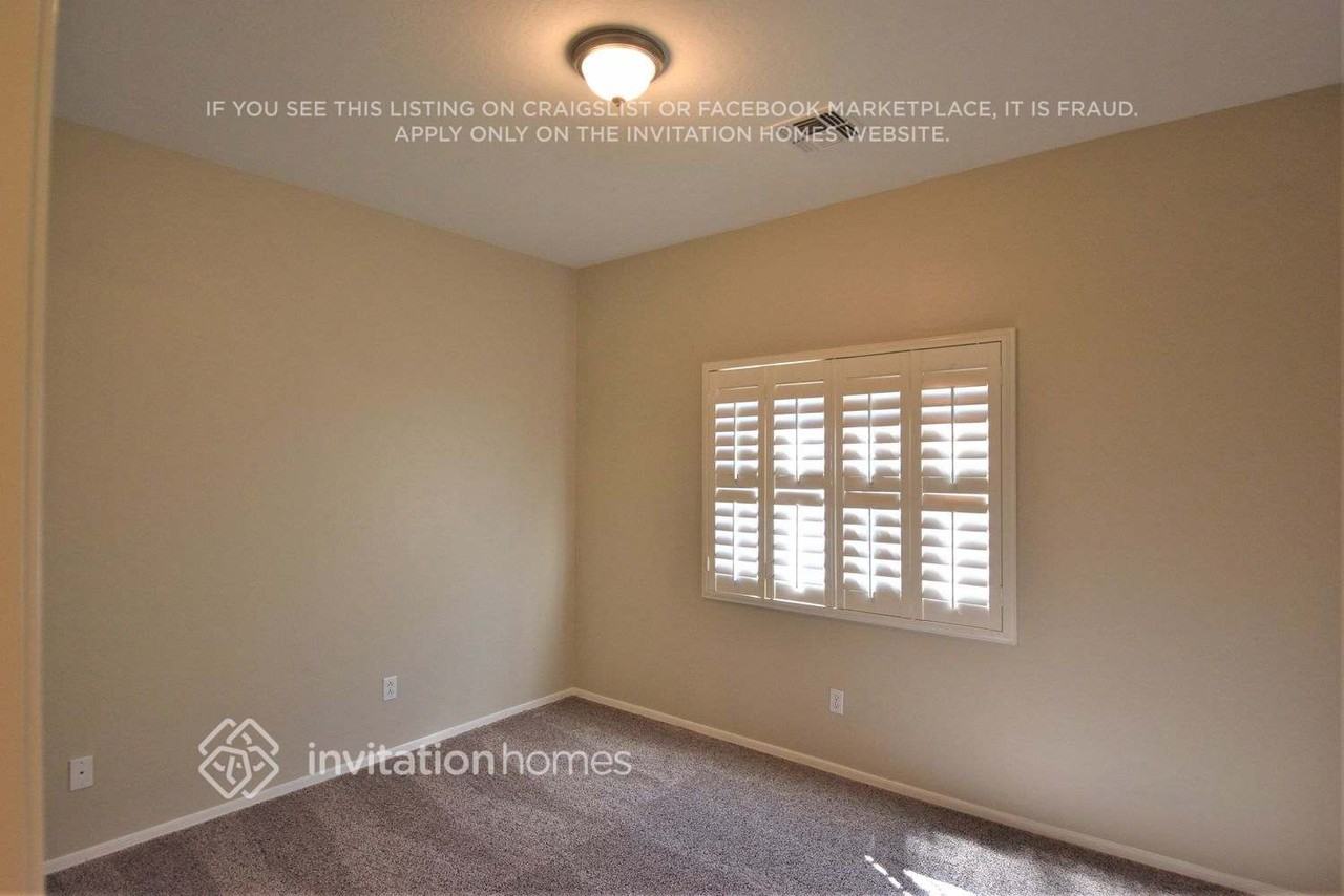 17236 W Marshall Ln - Photo 6 of 13