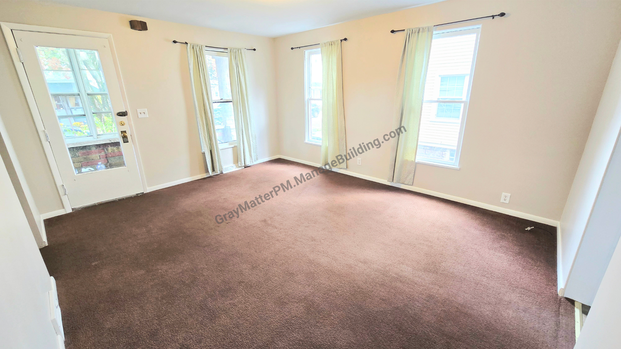 1213 E 8th St 1st Fl #1 - Photo 5 of 13