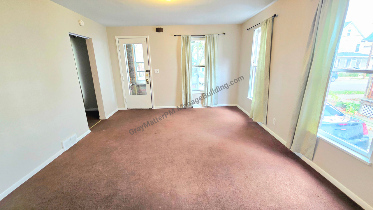 1213 E 8th St 1st Fl #1 - Photo 6 of 13