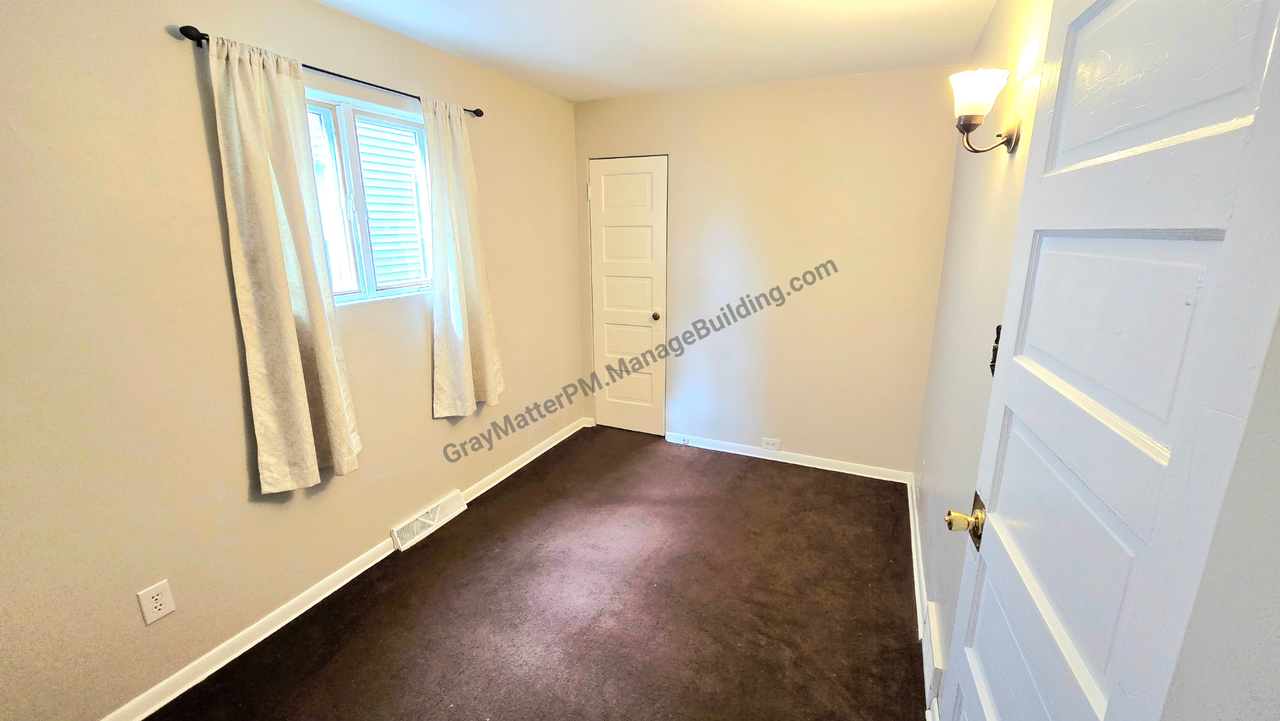 1213 E 8th St 1st Fl #1 - Photo 7 of 13