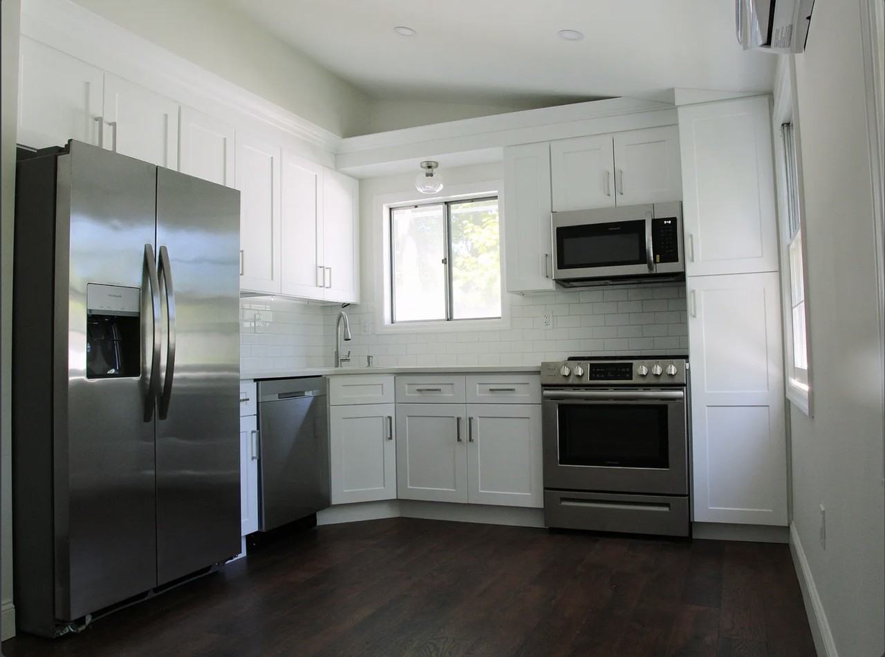 883 Park Avenue - Photo 2 of 11