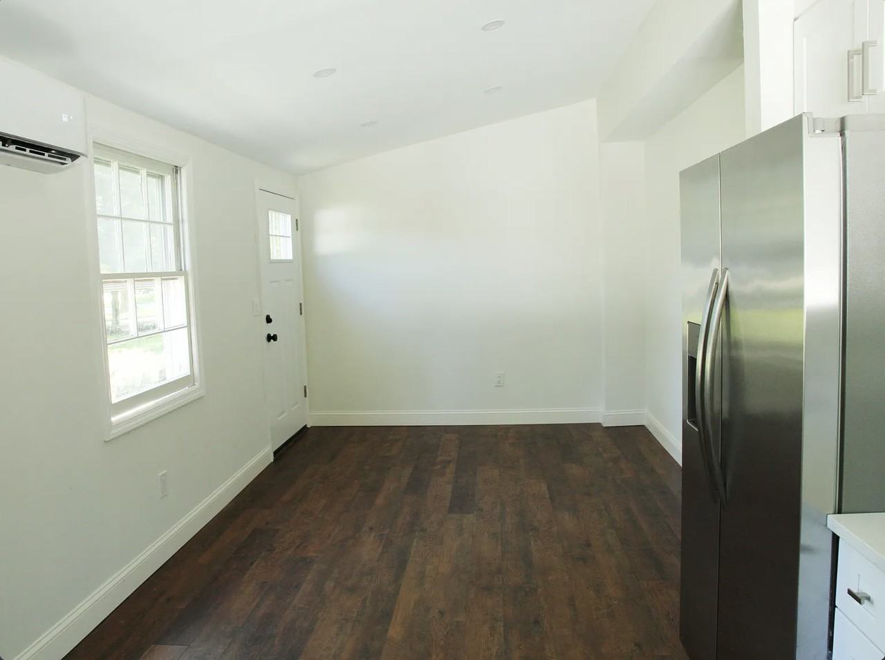 883 Park Avenue - Photo 3 of 11