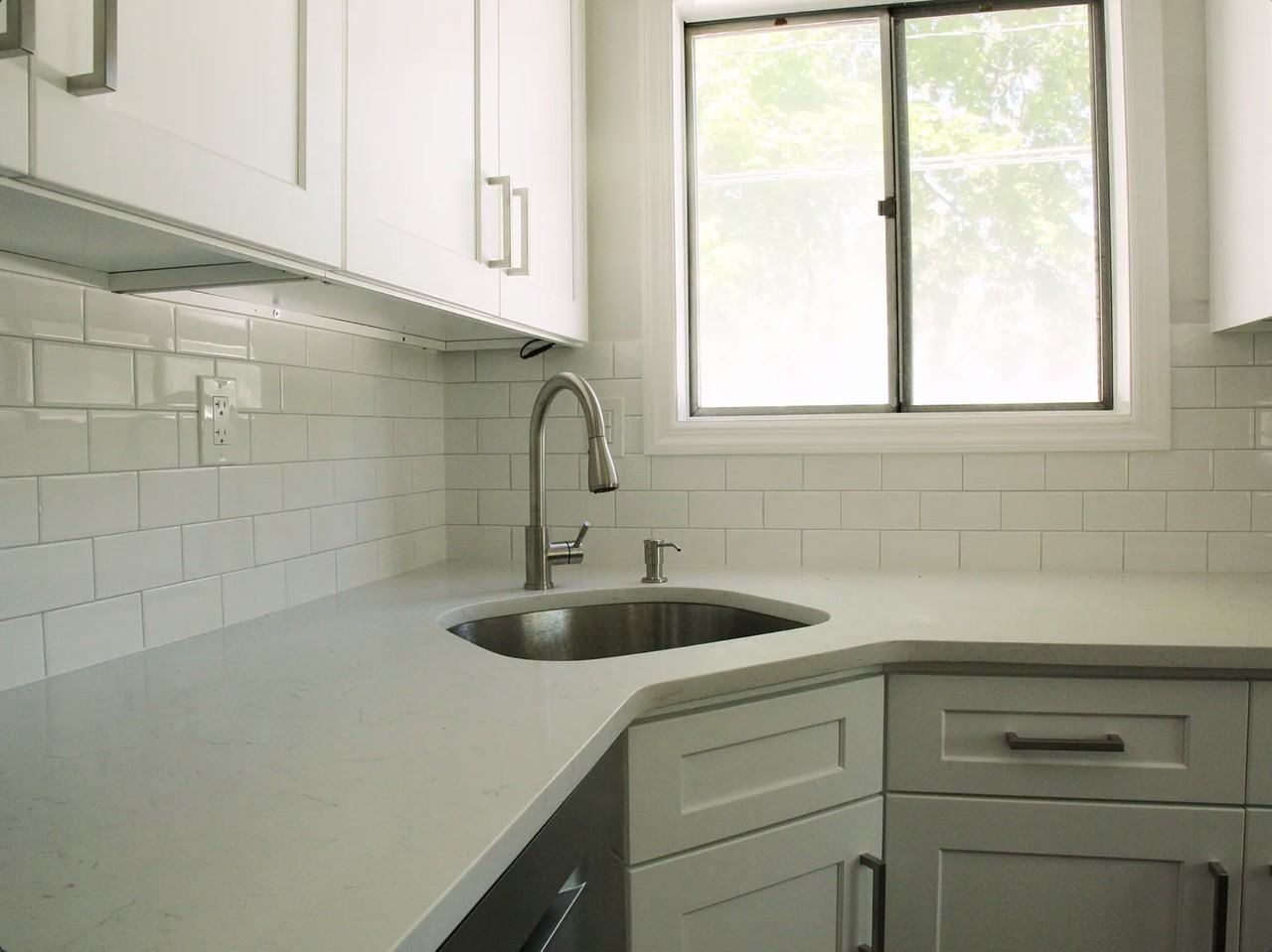 883 Park Avenue - Photo 7 of 11