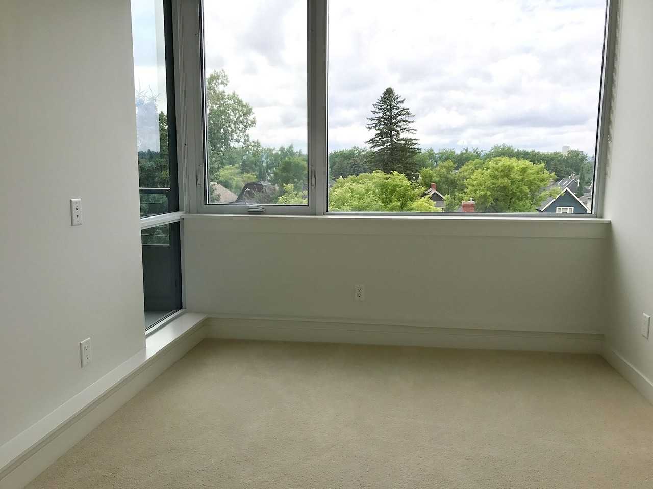 410, 301 - 10 Street NW - Photo 3 of 9
